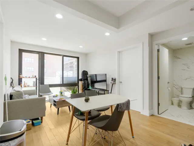 $880,000 | 27-05 41st Avenue, Unit 5D | Long Island City
