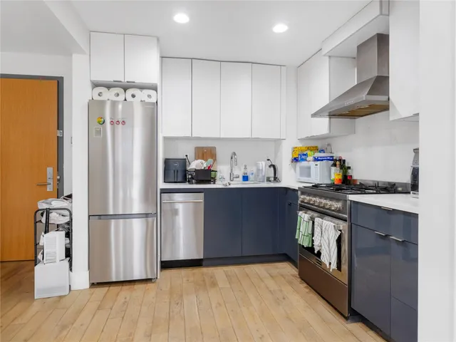 $880,000 | 27-05 41st Avenue, Unit 5D | Long Island City