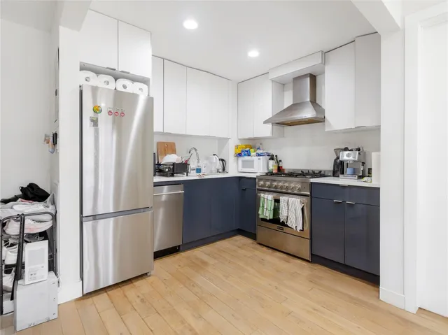 $880,000 | 27-05 41st Avenue, Unit 5D | Long Island City