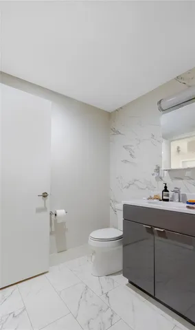 $880,000 | 27-05 41st Avenue, Unit 5D | Long Island City