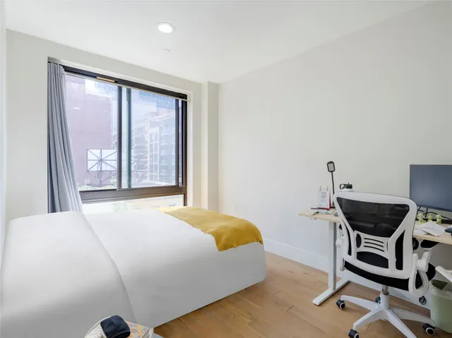 $880,000 | 27-05 41st Avenue, Unit 5D | Long Island City