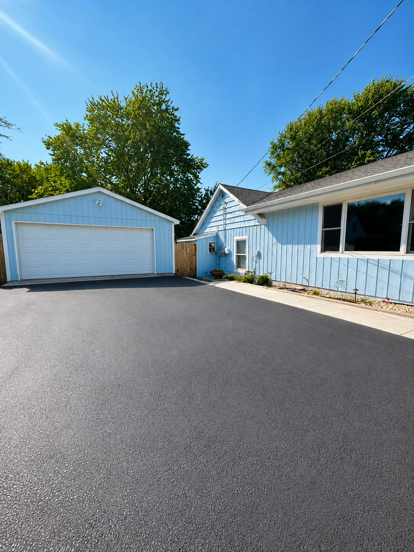 113 Raffel Road Woodstock, IL 60098 - Photo 2 of 14 Gallery Image 2