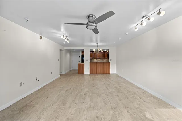 $2,500 | 4141 Bayshore Boulevard, Unit 204, Tampa, FL 33611