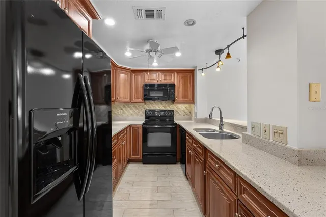 $2,500 | 4141 Bayshore Boulevard, Unit 204, Tampa, FL 33611