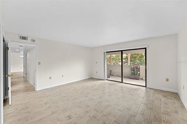 $2,500 | 4141 Bayshore Boulevard, Unit 204, Tampa, FL 33611