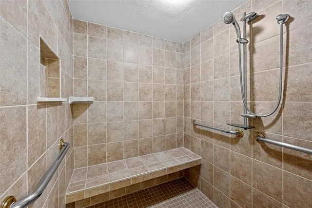 $2,500 | 4141 Bayshore Boulevard, Unit 204, Tampa, FL 33611