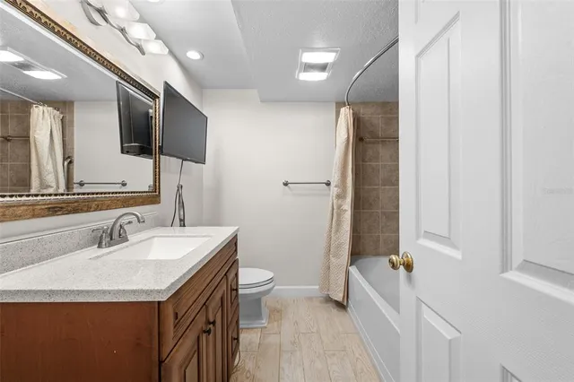 $2,500 | 4141 Bayshore Boulevard, Unit 204, Tampa, FL 33611