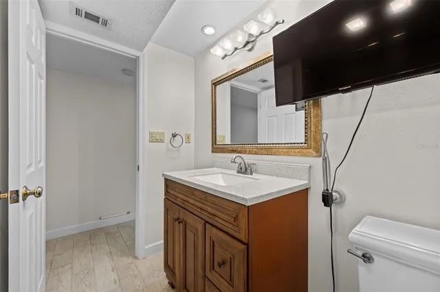 $2,500 | 4141 Bayshore Boulevard, Unit 204, Tampa, FL 33611