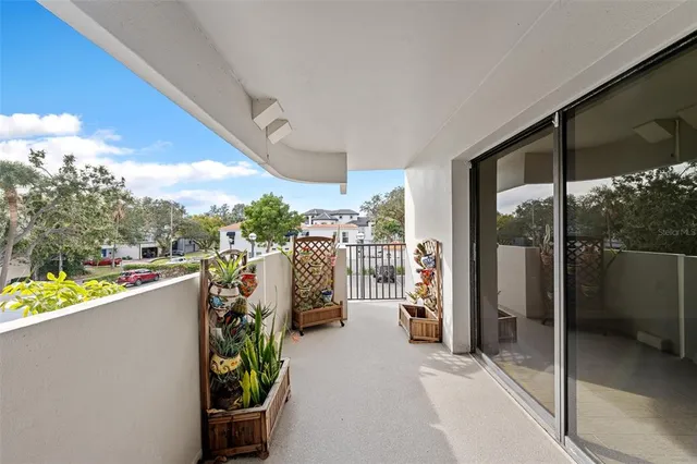 $2,500 | 4141 Bayshore Boulevard, Unit 204, Tampa, FL 33611