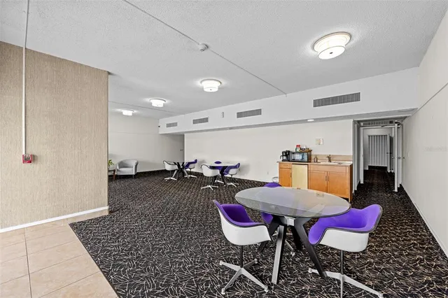 $2,500 | 4141 Bayshore Boulevard, Unit 204, Tampa, FL 33611