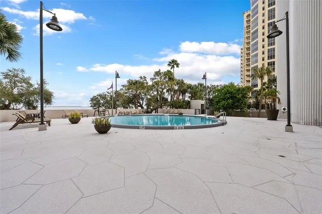 $2,500 | 4141 Bayshore Boulevard, Unit 204, Tampa, FL 33611