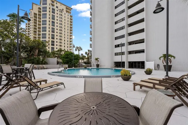 $2,500 | 4141 Bayshore Boulevard, Unit 204, Tampa, FL 33611