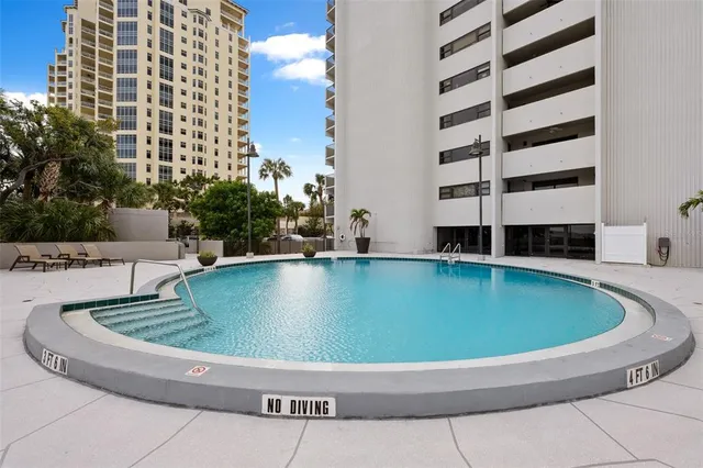 $2,500 | 4141 Bayshore Boulevard, Unit 204, Tampa, FL 33611