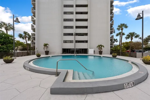 $2,500 | 4141 Bayshore Boulevard, Unit 204, Tampa, FL 33611