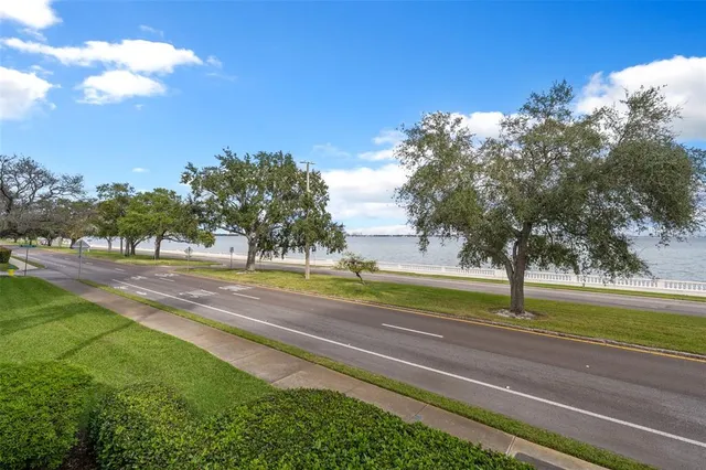 $2,500 | 4141 Bayshore Boulevard, Unit 204, Tampa, FL 33611