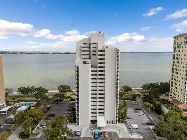 $2,500 | 4141 Bayshore Boulevard, Unit 204, Tampa, FL 33611