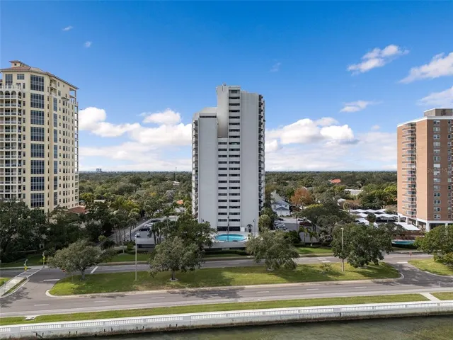 $2,500 | 4141 Bayshore Boulevard, Unit 204, Tampa, FL 33611