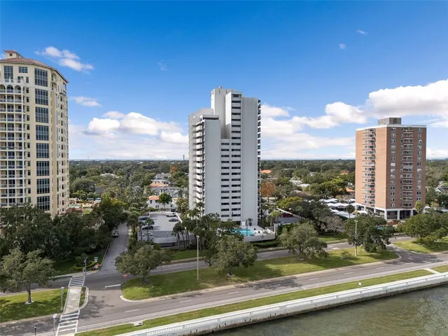 $2,500 | 4141 Bayshore Boulevard, Unit 204, Tampa, FL 33611