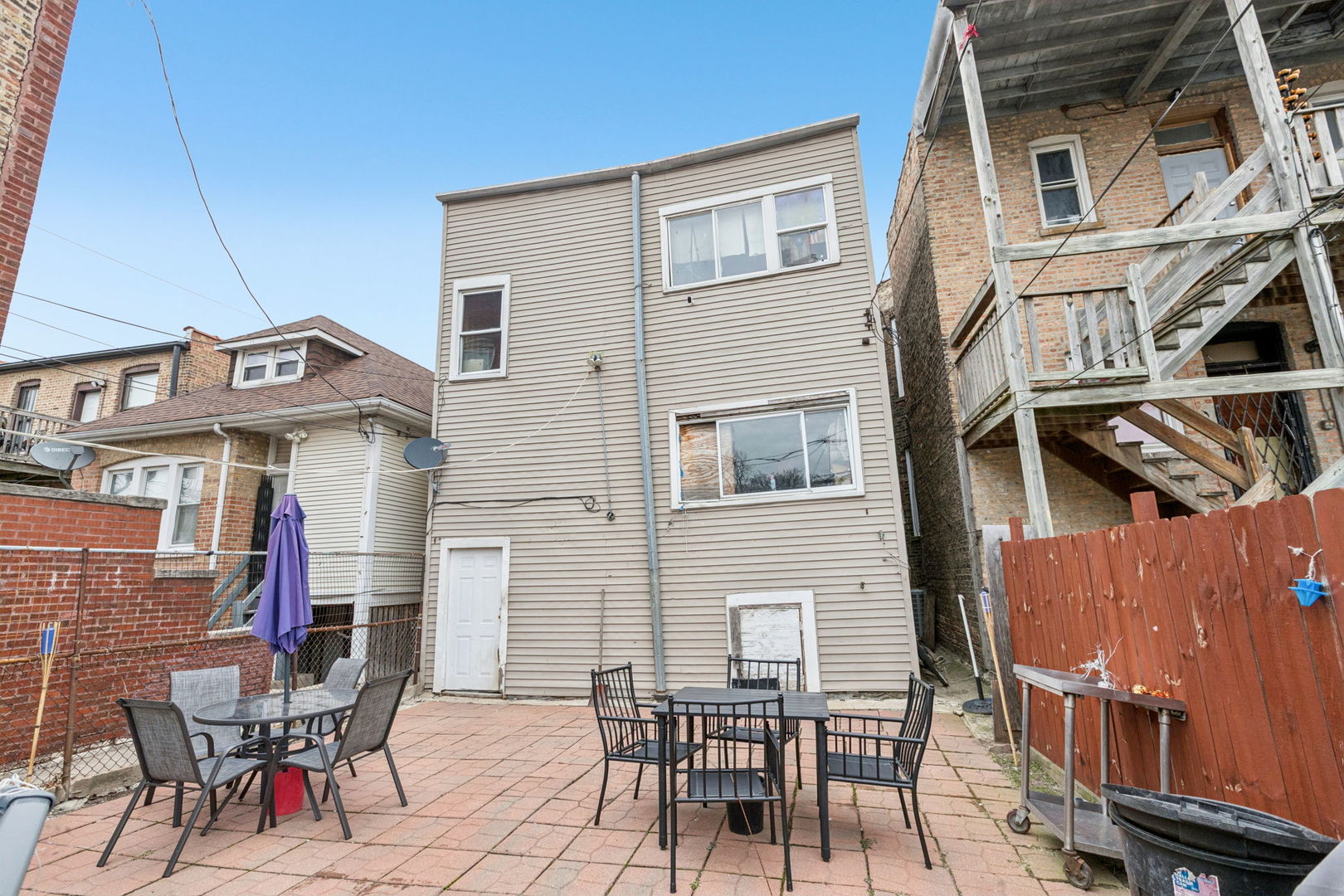 1012 North Ridgeway Avenue Chicago, IL 60651 - Photo 29 of 31 a view of a chairs and table in a house