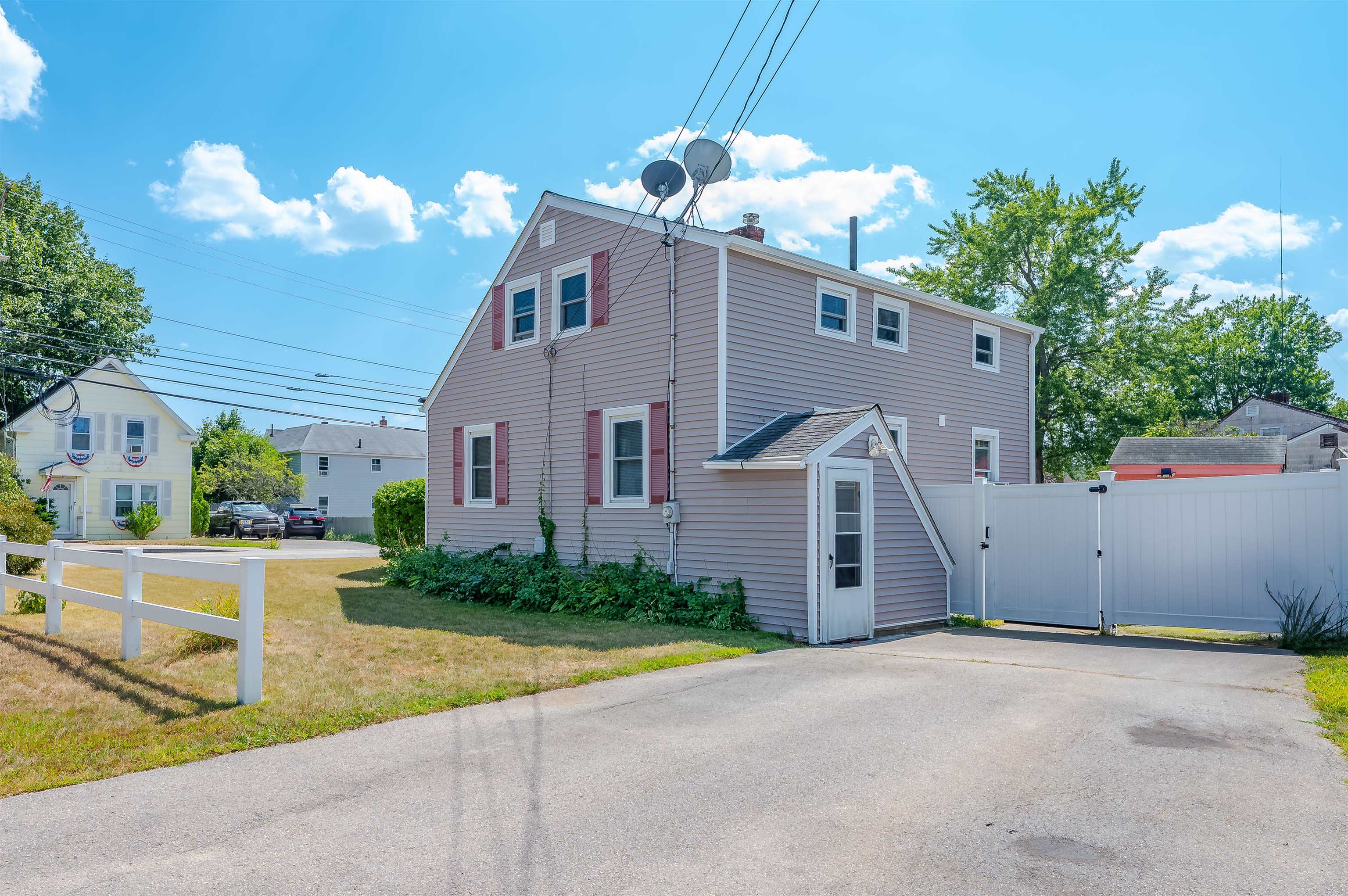75 Washington Street Rochester, NH 03867 - Photo 3 of 35