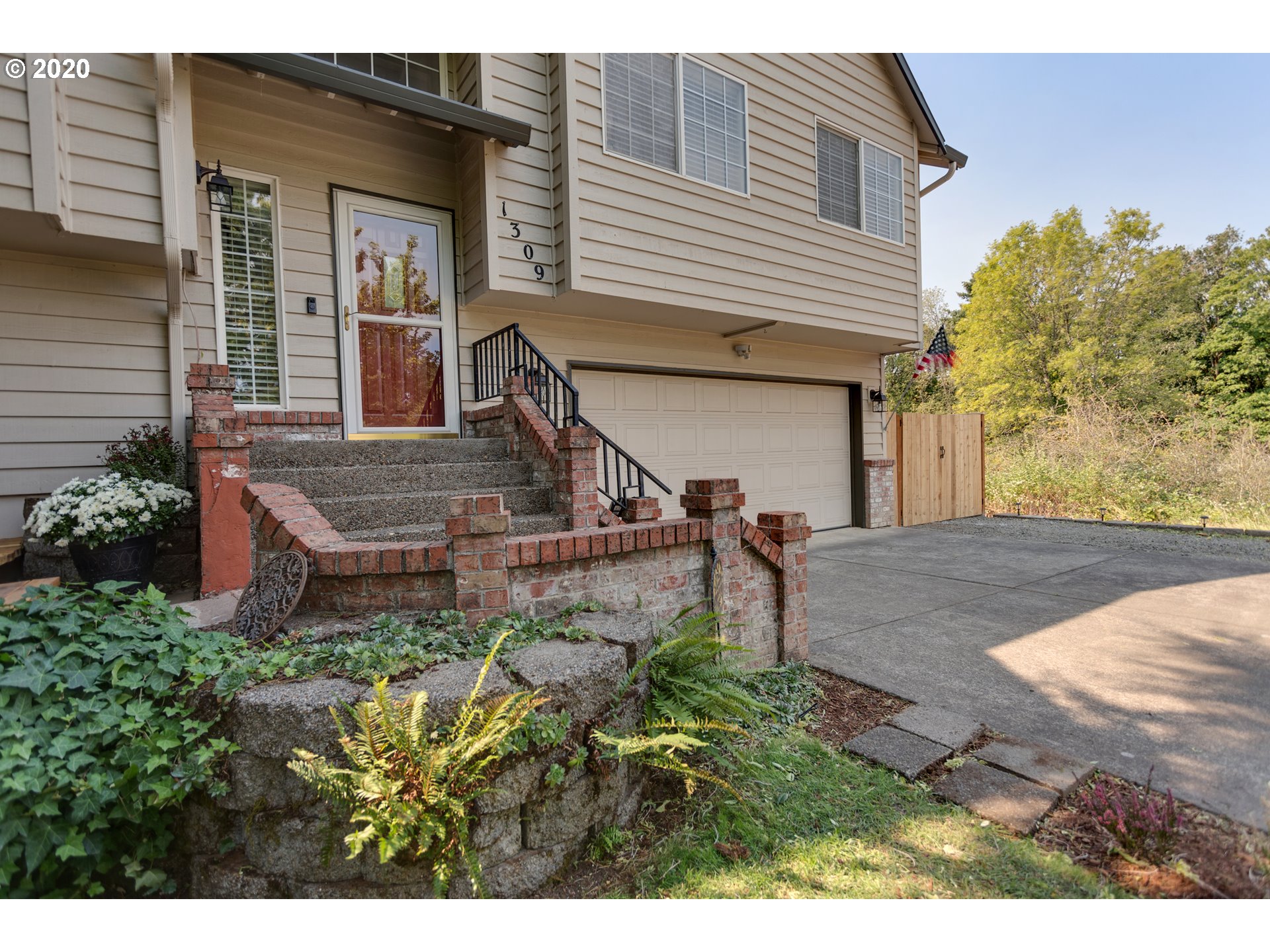 1309 Villa Road Newberg, OR 97132 - Photo 5 of 32 Gallery Image 5
