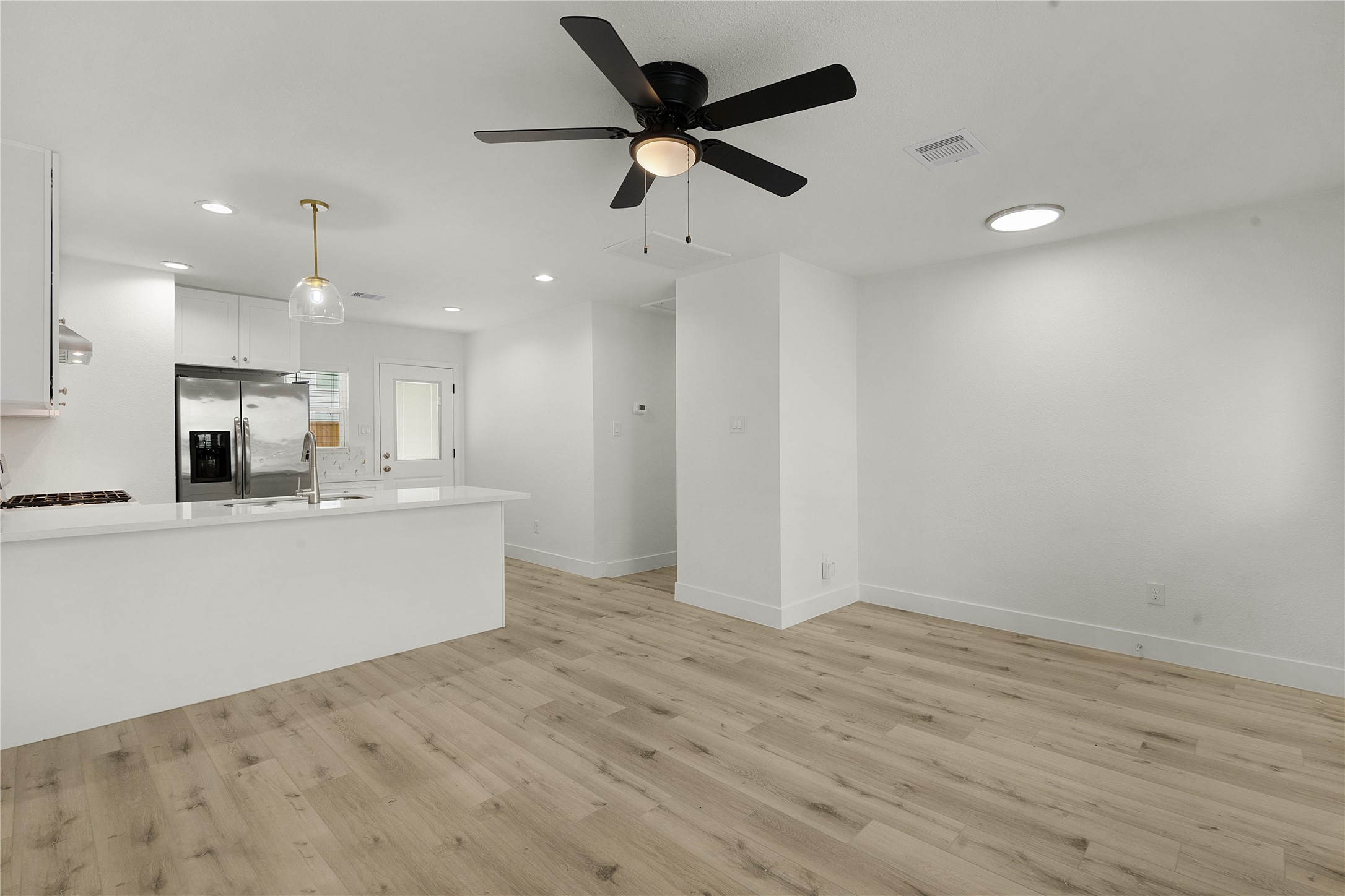 6403 Illinois Street, Unit B Houston, TX 77021 - Photo 4 of 13 a view of kitchen with sink microwave and refrigerator