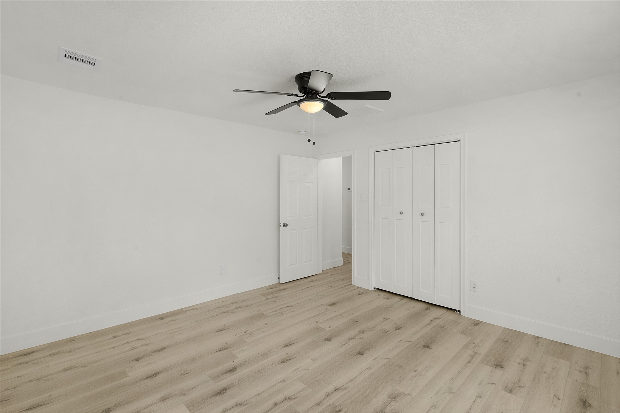6403 Illinois Street, Unit B Houston, TX 77021 - Photo 7 of 13 a view of a room with wooden floor and a ceiling fan
