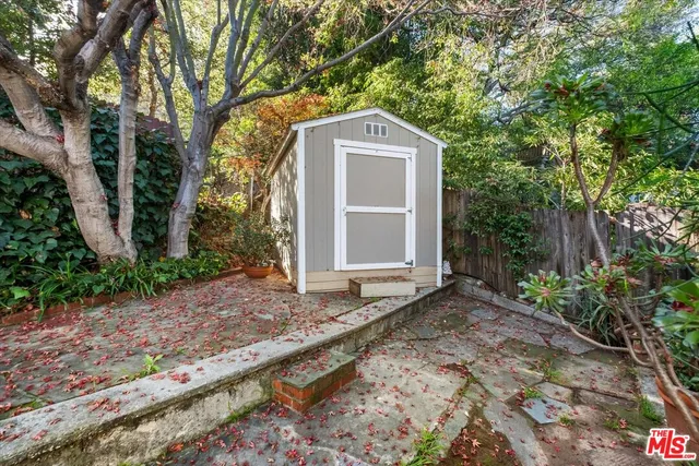 a house view with a outdoor space