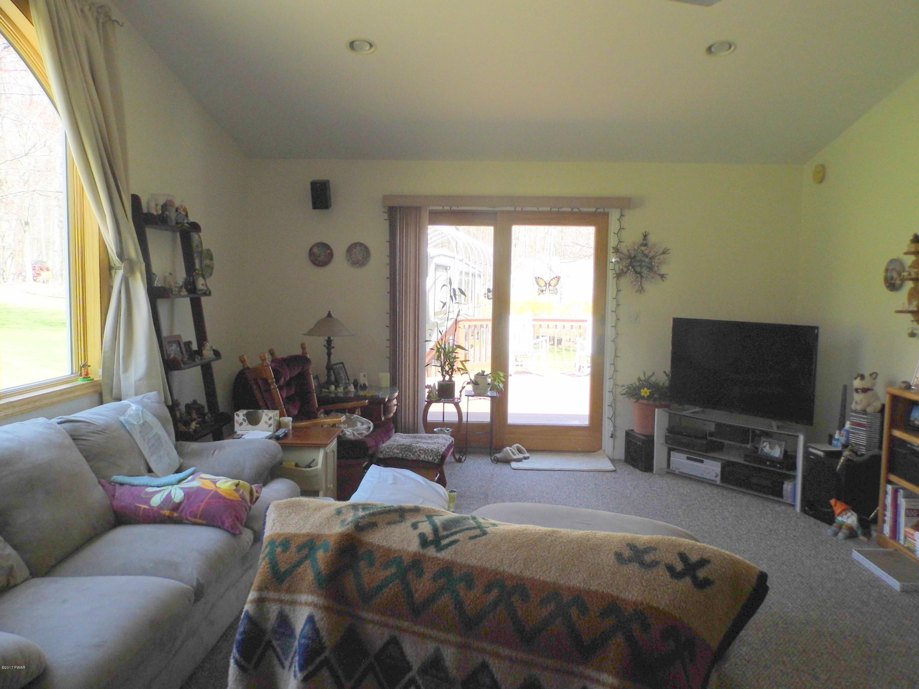 44 Pradon Road Sterling, PA 18463 - Photo 5 of 15