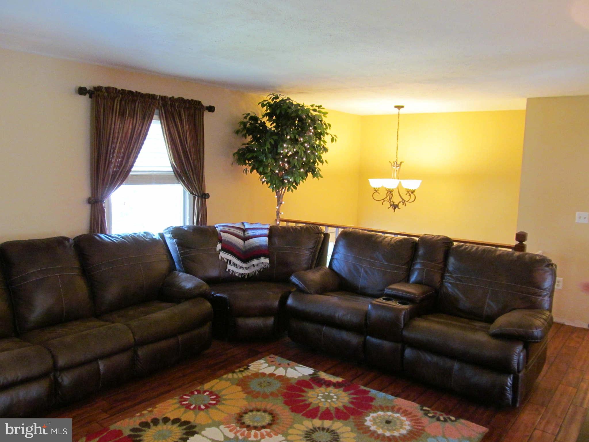 322 Henrico Road Front Royal, VA 22630 - Photo 7 of 20 Living Room