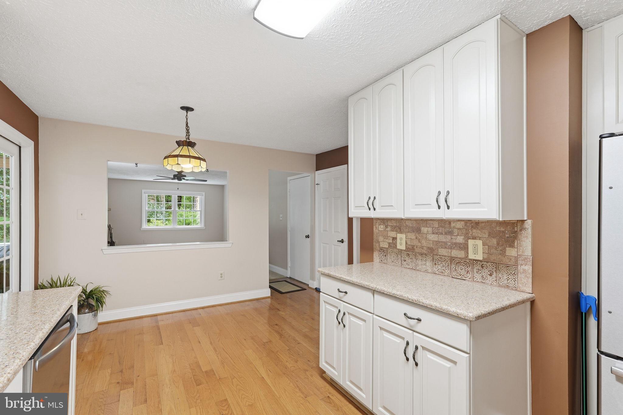 1842 Post Oak Trail Reston, VA 20191 - Photo 14 of 53 Eat-in Area