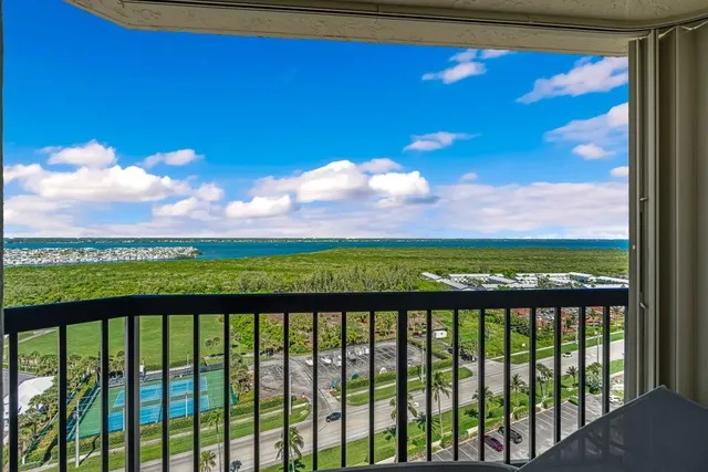 a view of outside area