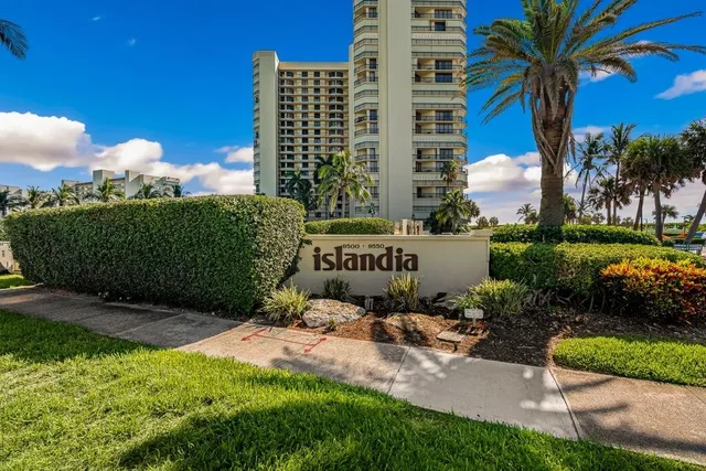 a garden with a bench in front of the house