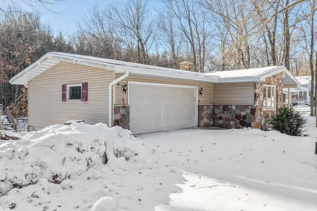 $234,900 | E1875 Melody Lane, Waupaca, WI 54981