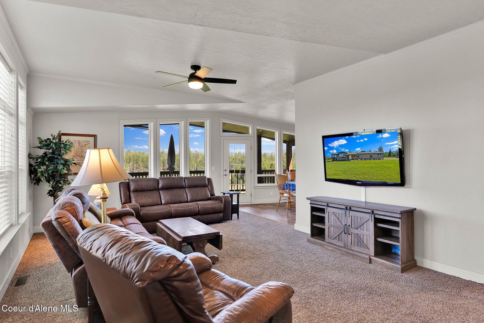 241 Promised Ridge Priest River, ID 83856 - Photo 7 of 58 Living Room