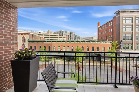 $965,000 | 333 Massachusetts Avenue, Unit 303, Indianapolis, IN 46204