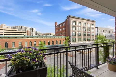 $965,000 | 333 Massachusetts Avenue, Unit 303, Indianapolis, IN 46204
