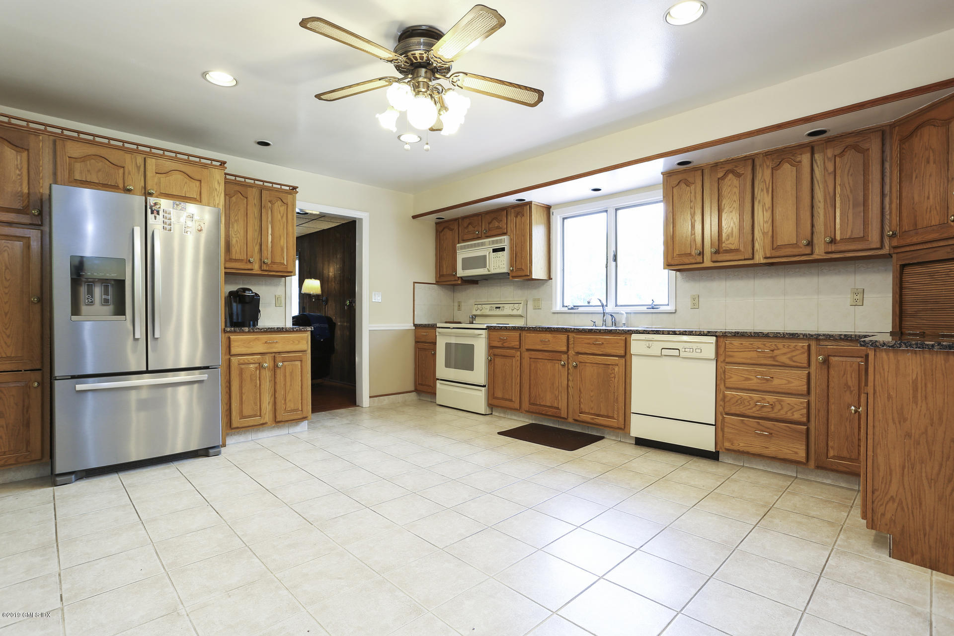 71 Angus Road North, Unit NORTH Greenwich, CT 06831 - Photo 7 of 29 IMG_0397
