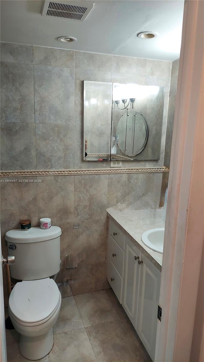 900 Southwest 84th Avenue, Unit 301E Miami, FL 33144 - Photo 7 of 14