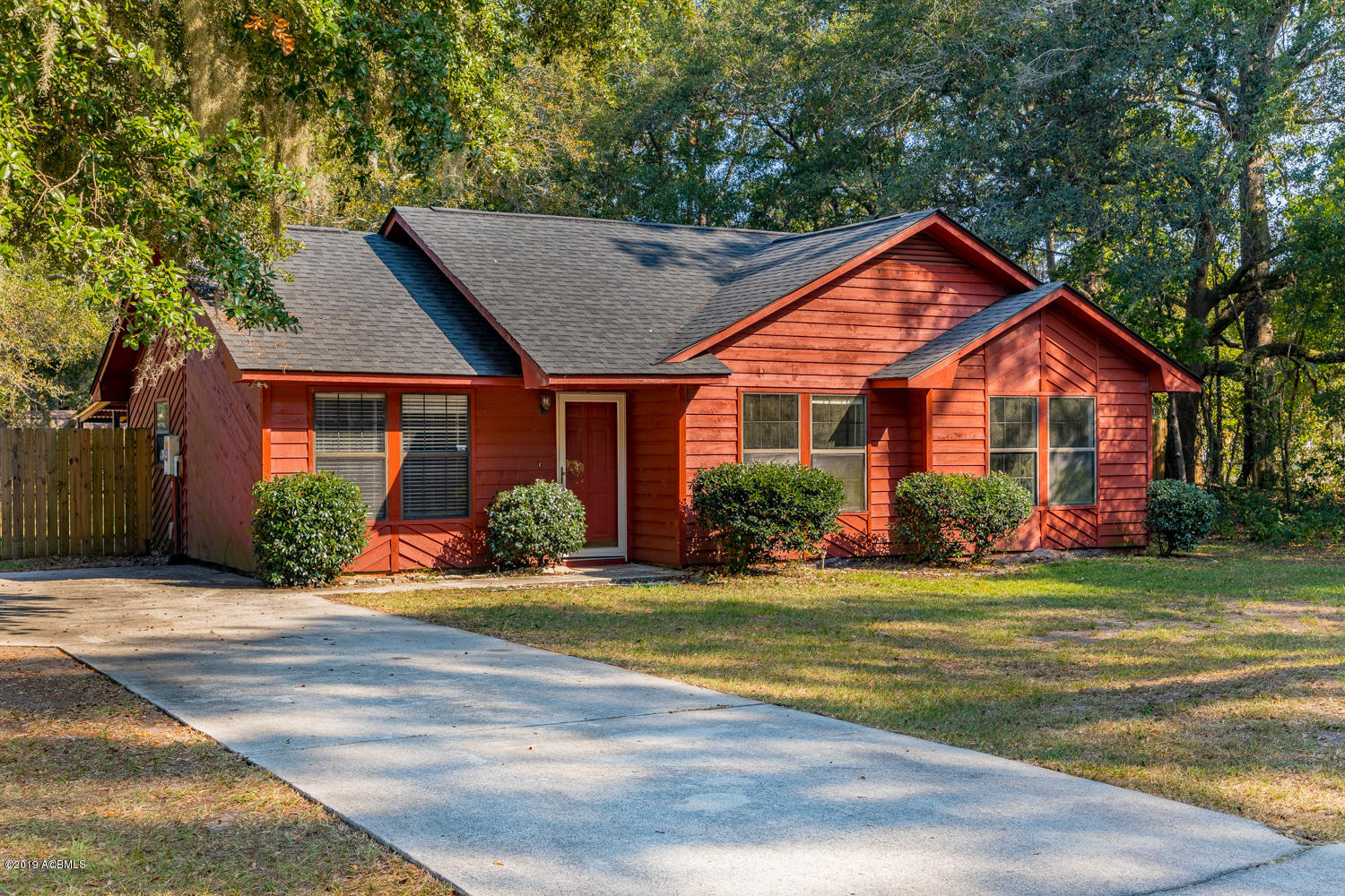84 State Rd S-7-596 Beaufort, SC 29906 - Photo 1 of 22 823A3868