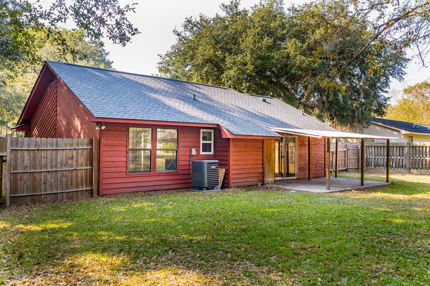 84 State Rd S-7-596 Beaufort, SC 29906 - Photo 9 of 22 823A3865