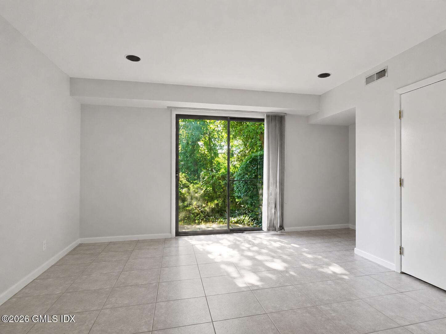 9 Old N Stamford Road, Unit 35A Stamford, CT 06905 - Photo 20 of 30 Lower Level Bedroom with Terrace