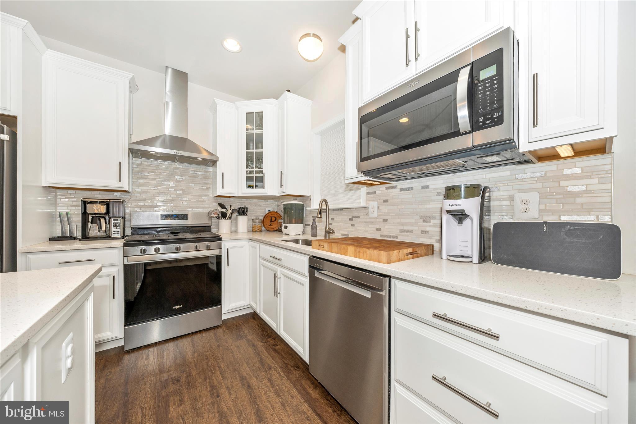1600 Hobble Trail Frederick, MD 21702 - Photo 23 of 48 a kitchen with stainless steel appliances granite countertop a stove microwave sink and refrigerator