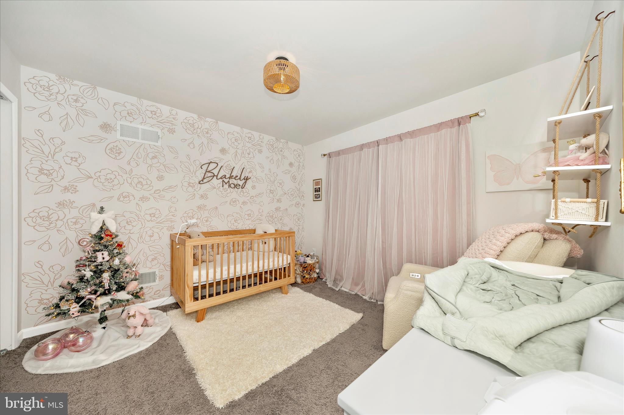 1600 Hobble Trail Frederick, MD 21702 - Photo 34 of 48 a living room with furniture and a potted plant