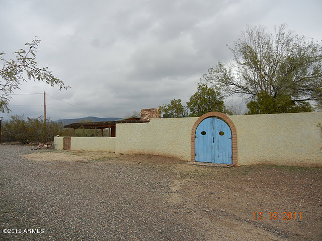 47421 North New River Road New River, AZ 85087 - Photo 2 of 23 a view of a garage