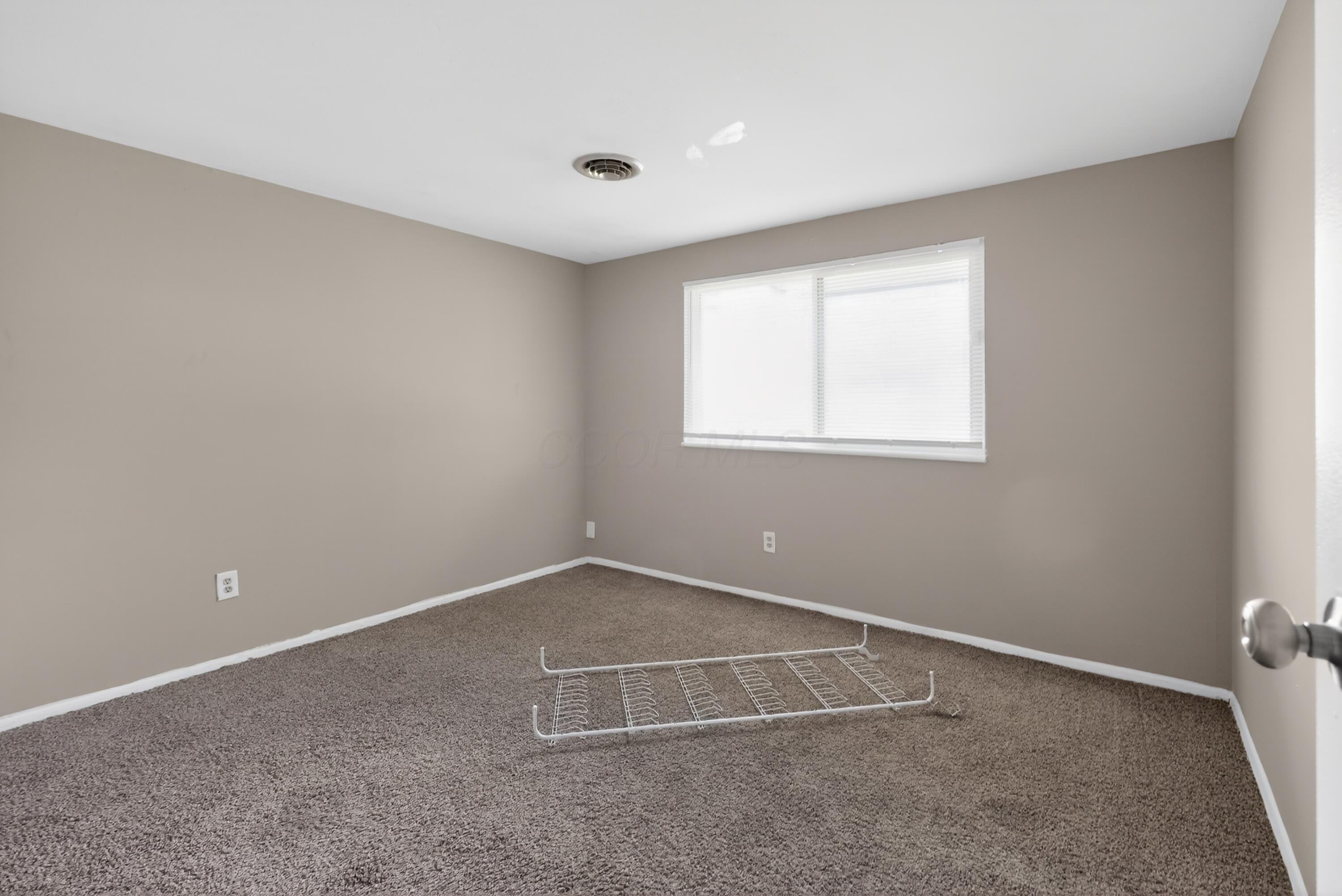5716 Cairo Road Westerville, OH 43081 - Photo 16 of 30 12_5716_Cairo_Rd_Westerville_OH_43081-Li