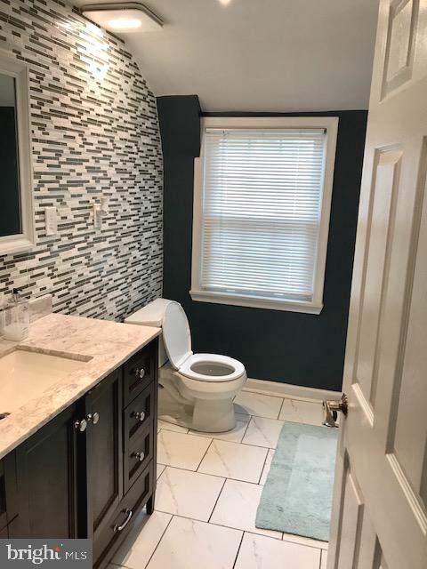 503 Ridley Circle Morton, PA 19070 - Photo 16 of 31 Main Bathroom