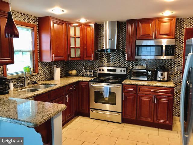 503 Ridley Circle Morton, PA 19070 - Photo 7 of 31 Kitchen