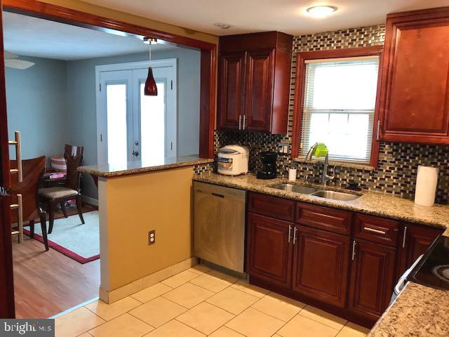 503 Ridley Circle Morton, PA 19070 - Photo 9 of 31 Kitchen