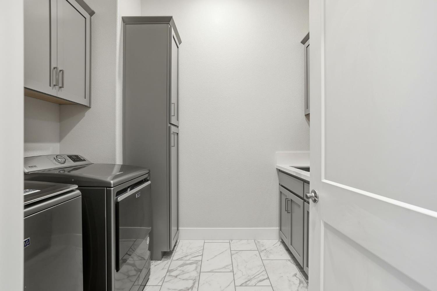 2121 Arbor Rdg Drive Roseville, CA 95747 - Photo 25 of 83 a view of a kitchen with refrigerator and stove